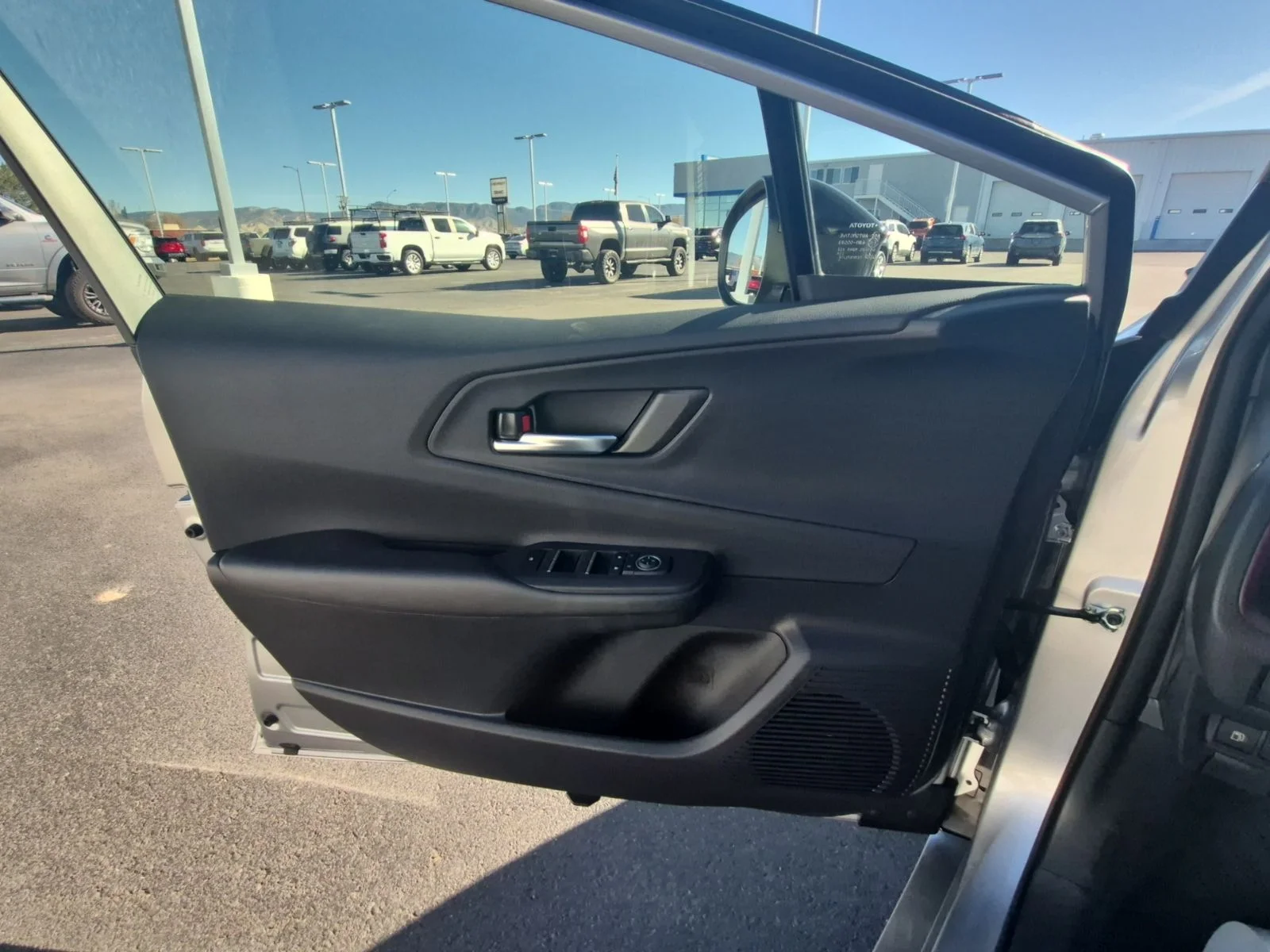 2026 Toyota Prius Plug-in Hybrid XSE - Photo 27