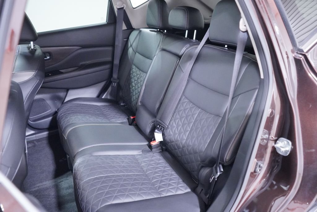 Used 2022 Almond Pearl Nissan Platinum image 9