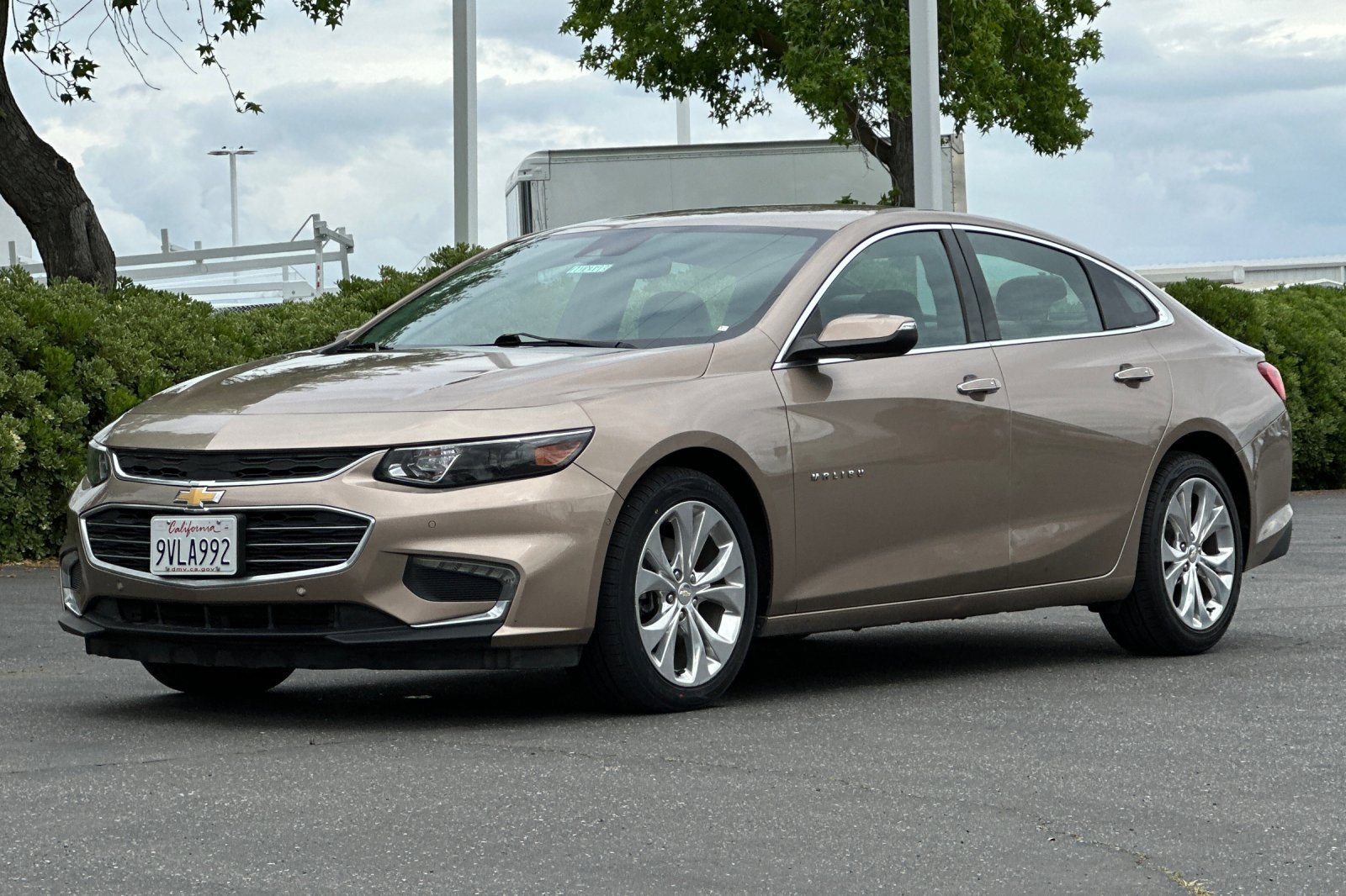 Used 2018 Sandy Ridge Metallic Chevrolet Premier image 8