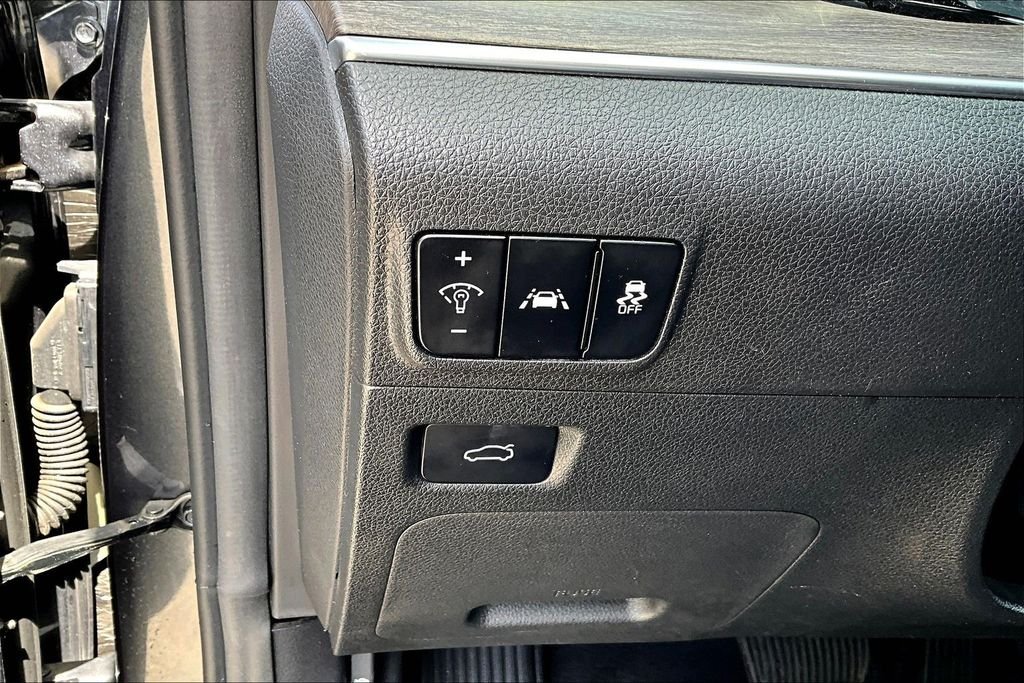 Used 2022 Gray Kia EX image 16