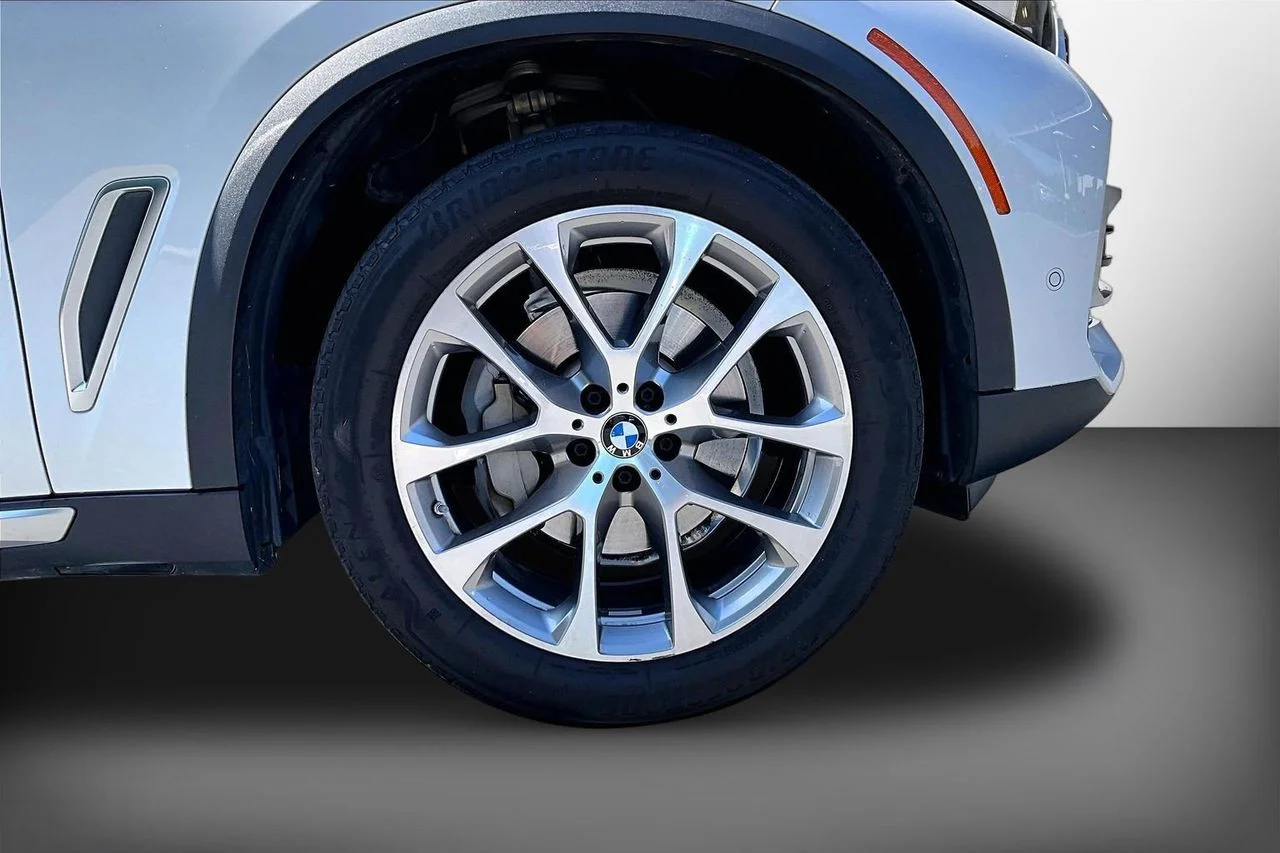 Certified Used 2022 White BMW xDrive40i image 34