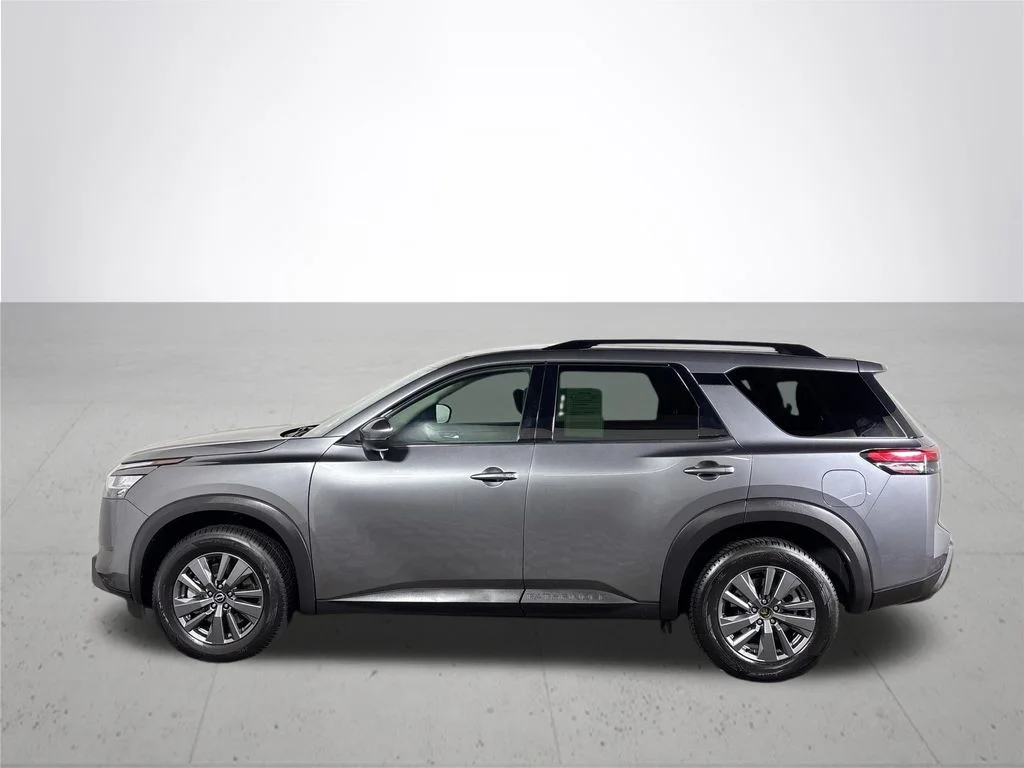 Used 2022 Gray Nissan SV image 9