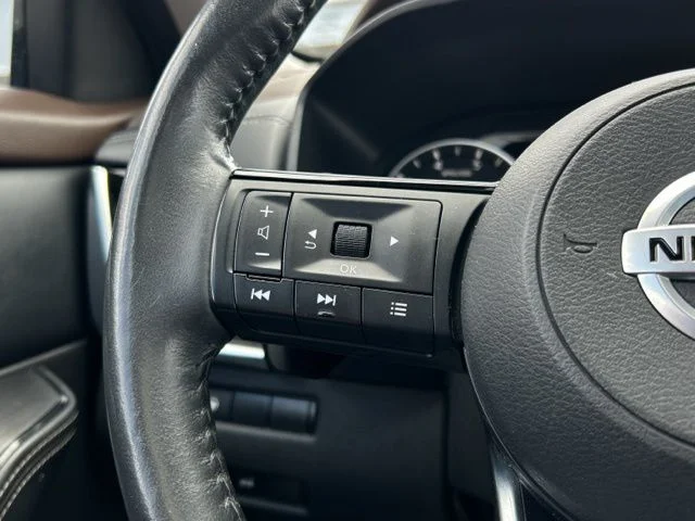 Used 2021 White Nissan SL image 43