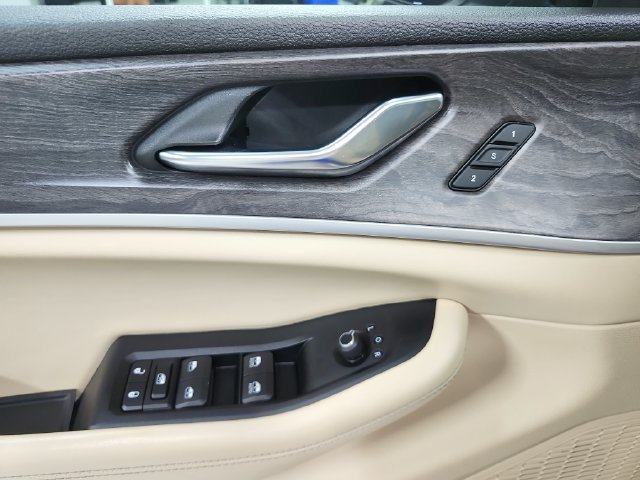 Used 2024 White Jeep Limited image 33