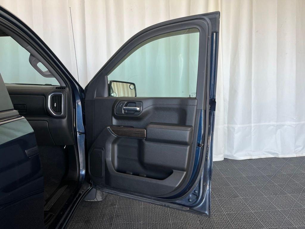 Used 2020 Blue Chevrolet LT image 17
