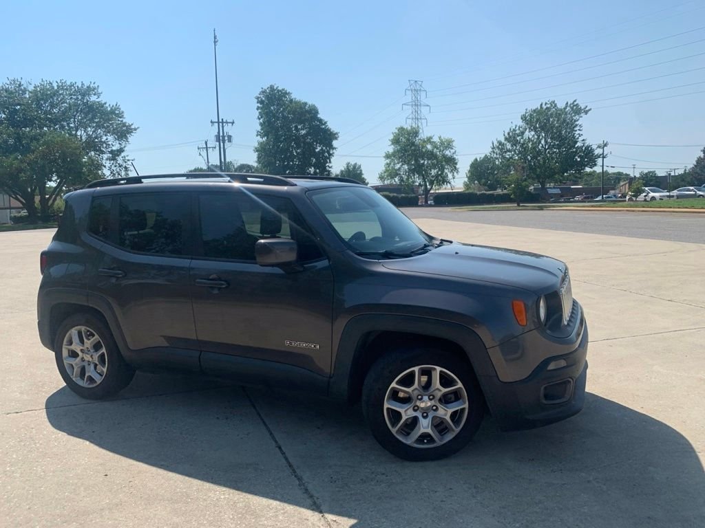 Used 2017 Gray Jeep Latitude image 4