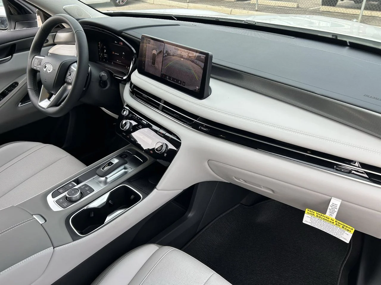 Used 2027 RADIANT WHITE INFINITI Luxe AWD image 16