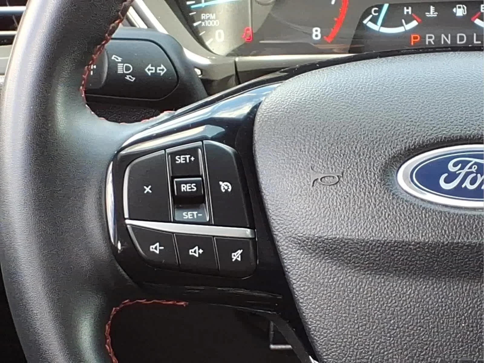 Used 2022 Rapid Red Metallic Tinted Clearcoat Ford SEL image 22