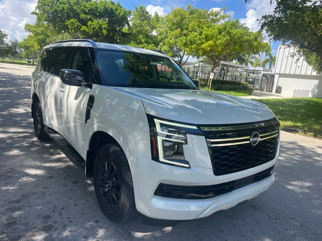 Used 2025 Aspen White Nissan SV image 2