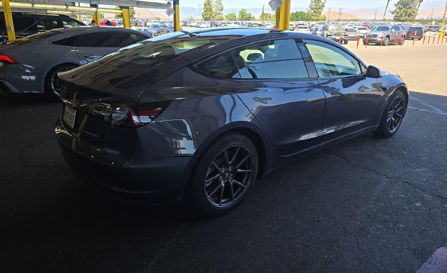 Used 2022 Midnight Silver Metallic Tesla Long Range image 3