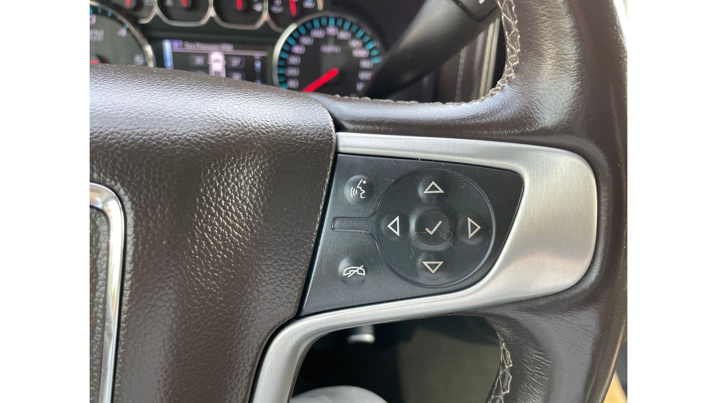 Used 2017 White GMC SLT image 24