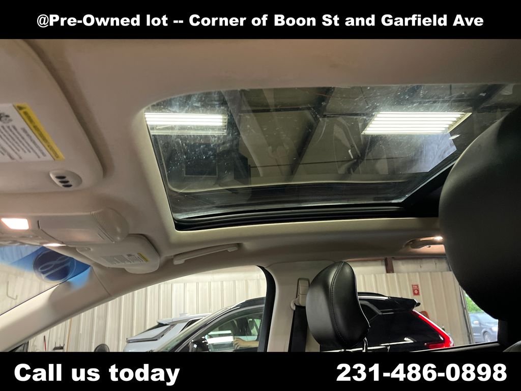 Used 2018 Gray Ford SEL image 12