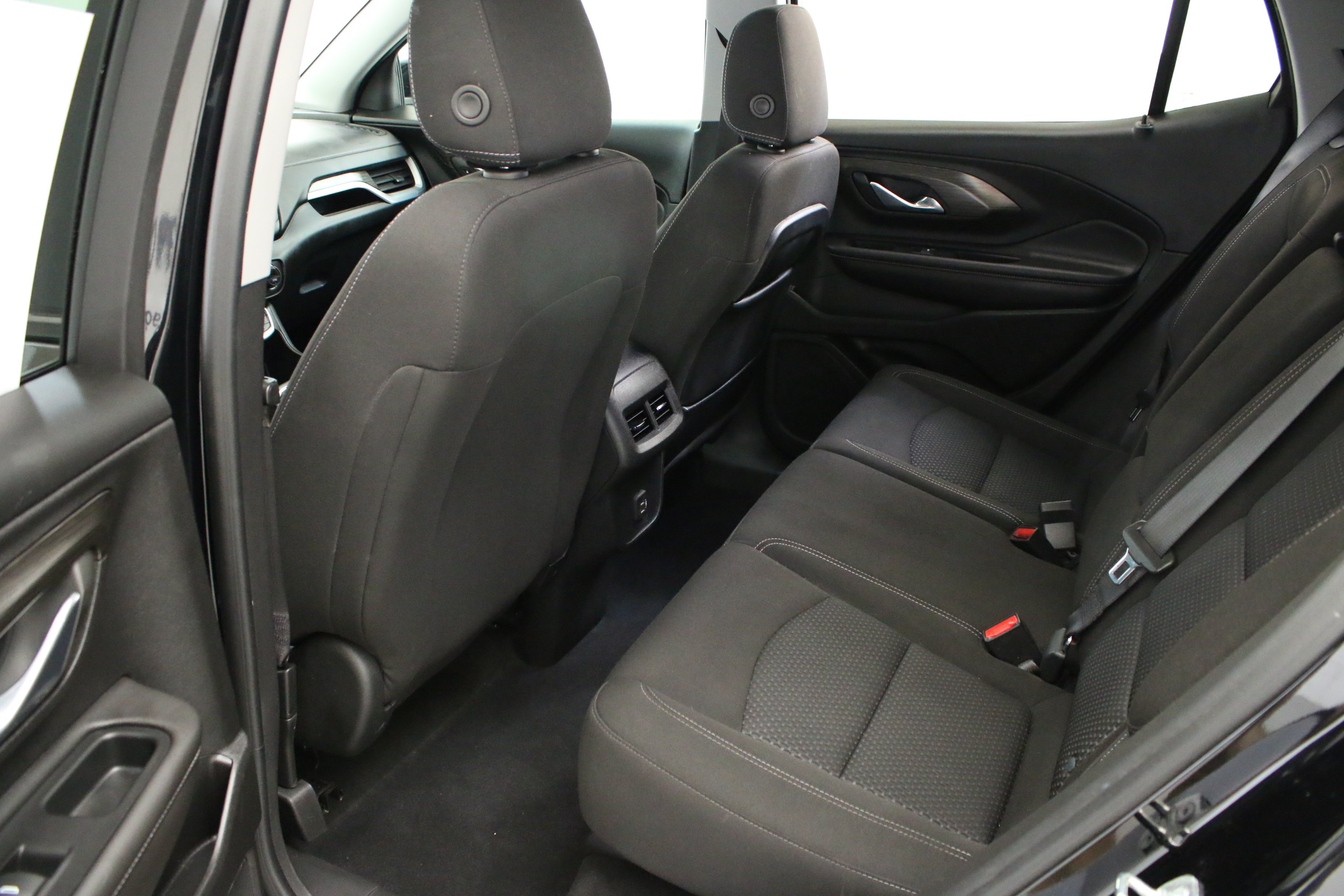 Used 2023 Ebony Twilight Metallic GMC SLE image 27