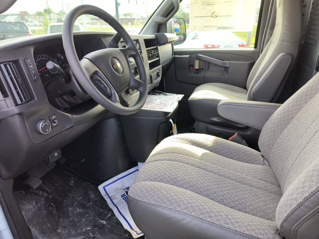2025 Chevrolet Express Cargo Work Van - Photo 22