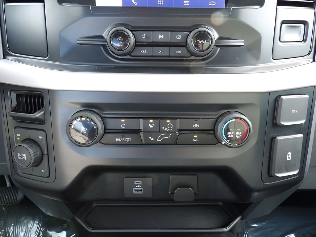 Used 2023 Oxford White Ford XLT image 27