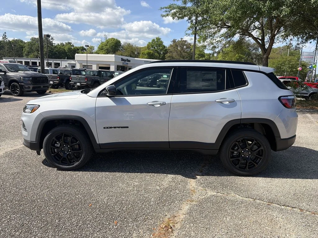 New 2026 Silver Zynith Metallic Clear-Coat Exterior Paint Jeep Latitude image 3
