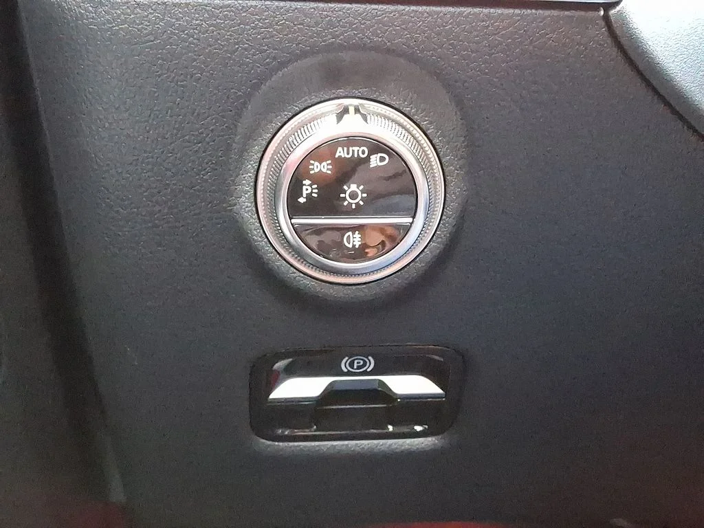 2025 Mercedes-Benz C-Class Sedan C 300 - Photo 24