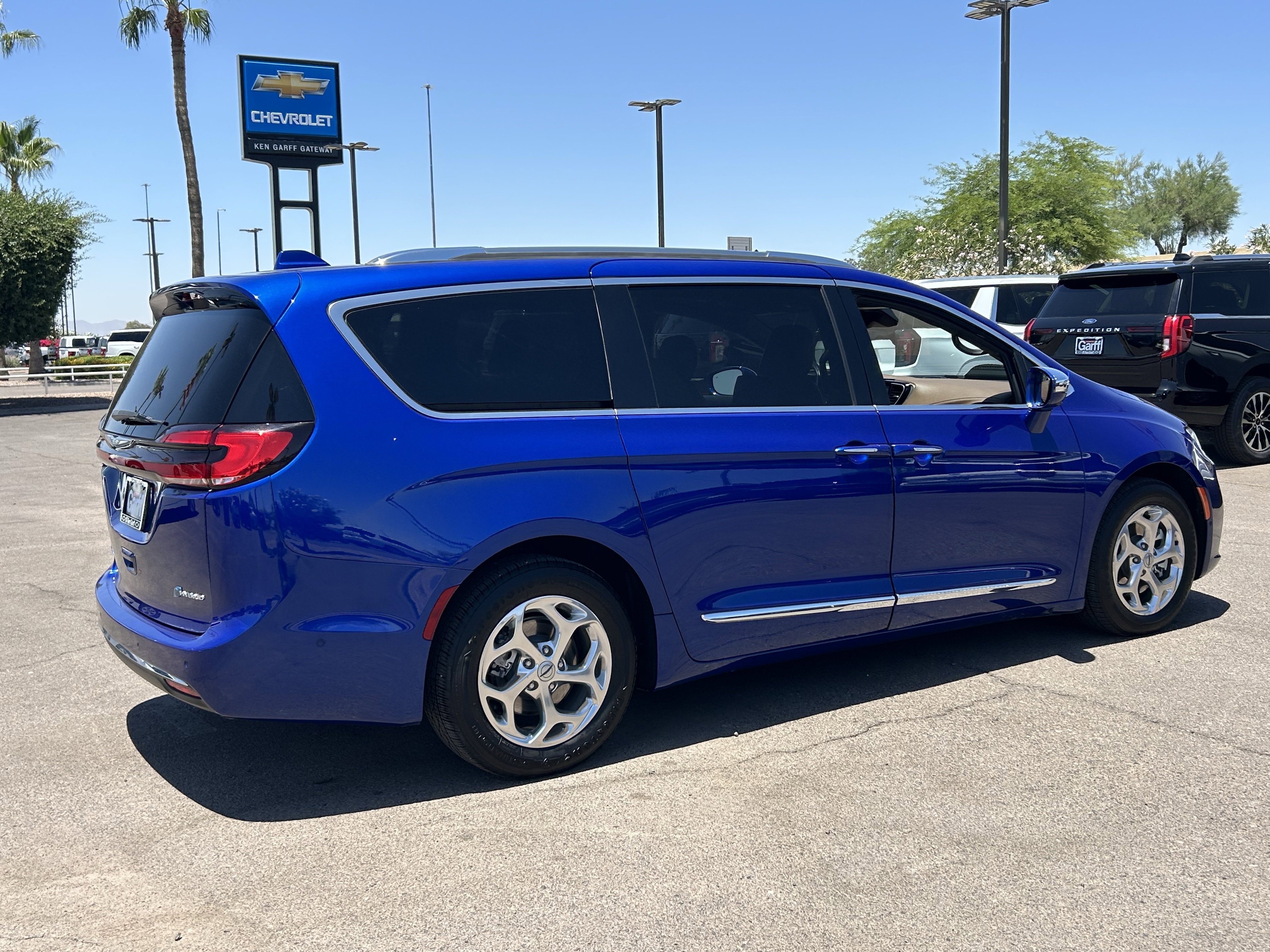 Used 2021 Ocean Blue Metallic Chrysler Hybrid Limited image 6