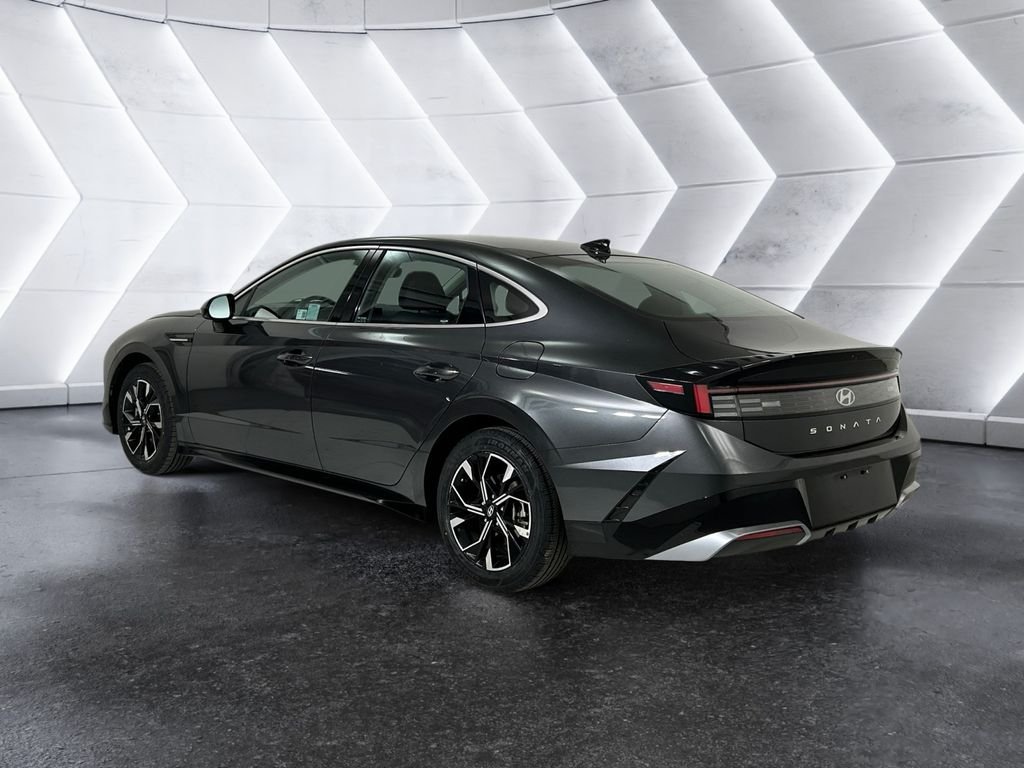 Used 2025 Gray Hyundai SEL image 6