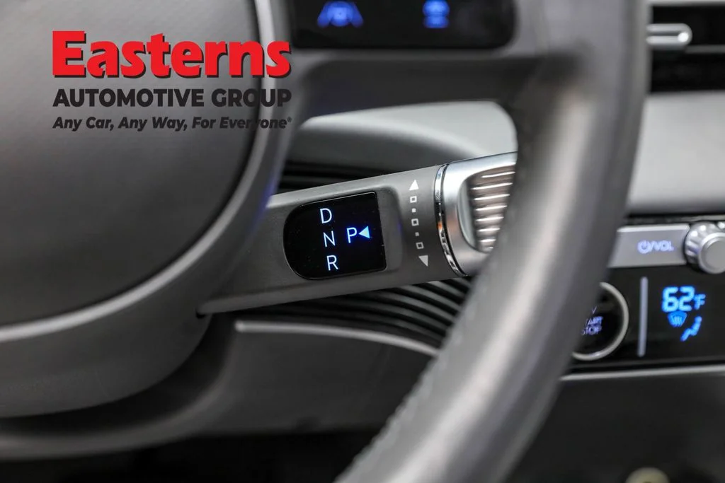 Used 2023 White Hyundai SEL image 13