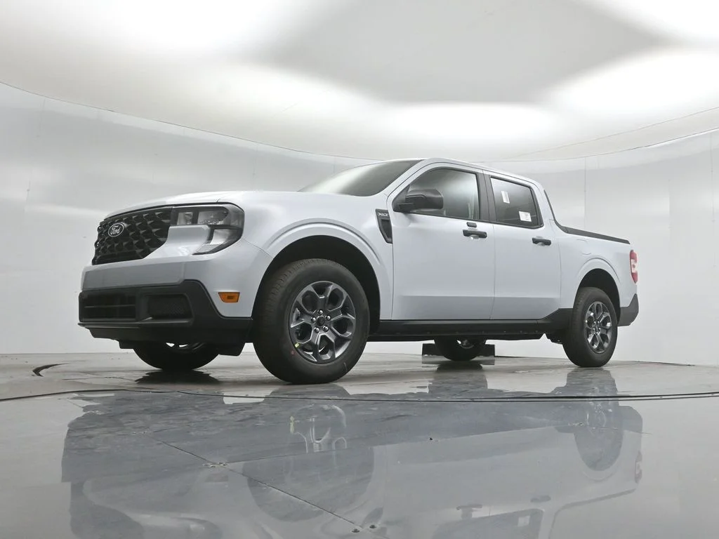 New 2026 Space White Metallic Ford XLT image 37