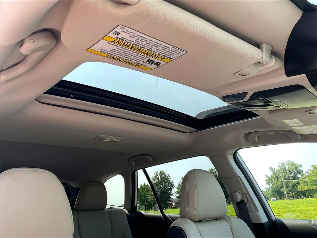 Used 2025 Crystal White Pearl Subaru Limited image 19