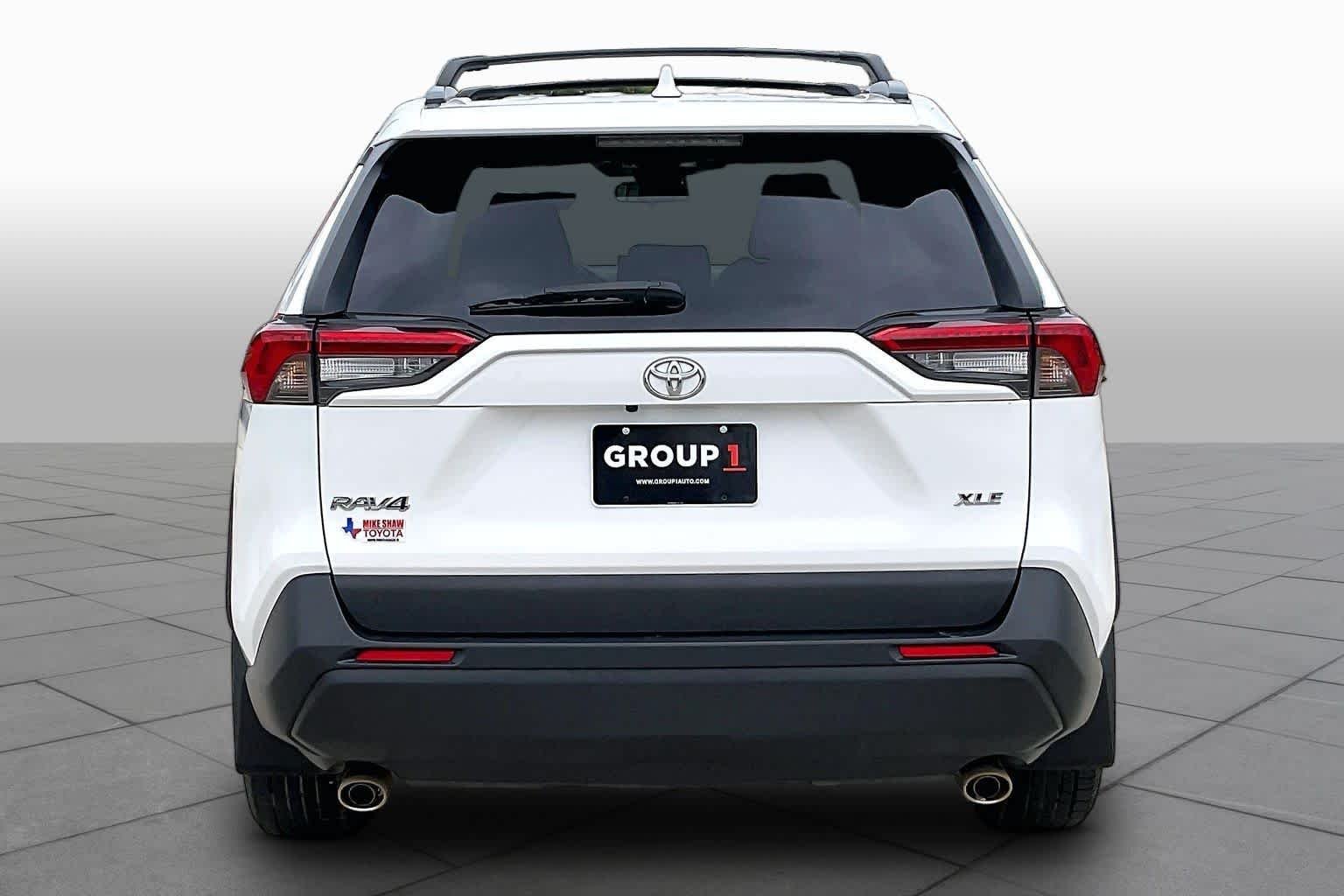 Used 2021 Super White Toyota XLE image 5