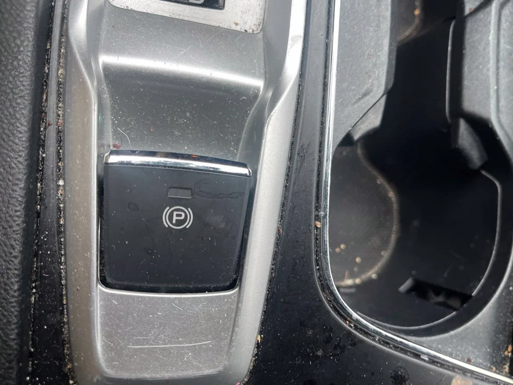 Used 2023 Silver Subaru Base image 17