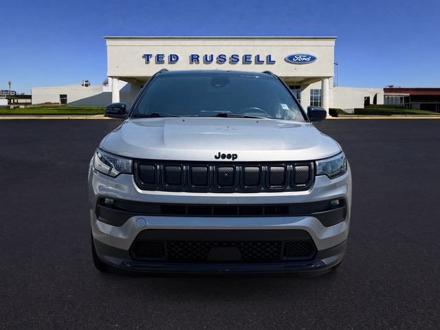 Certified Used 2022 Billet Silver Metallic Jeep Latitude image 2