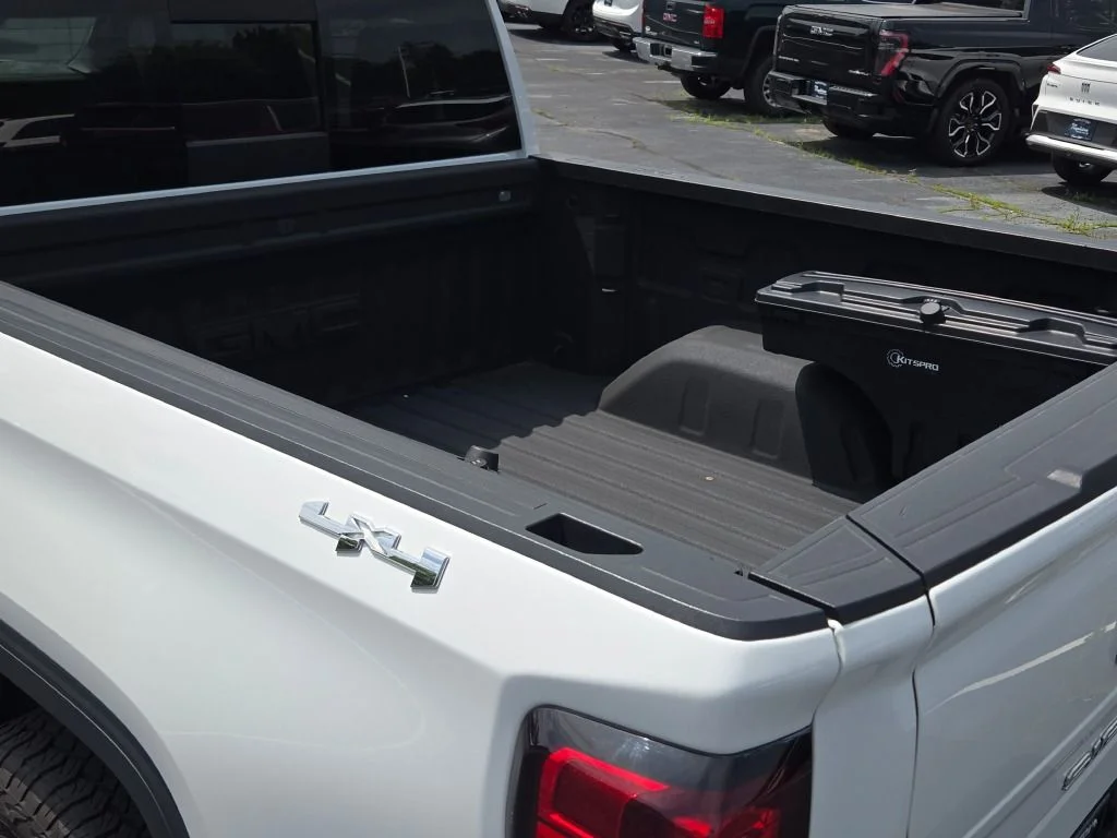 Used 2022 White GMC SLT image 18