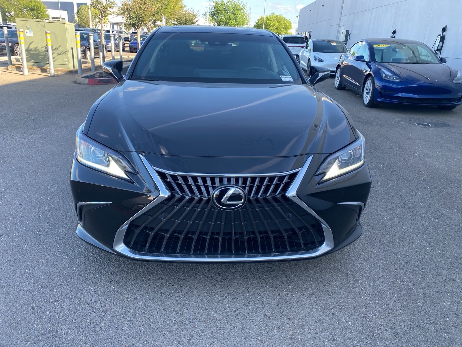 2024 Lexus ES 300h photo 2