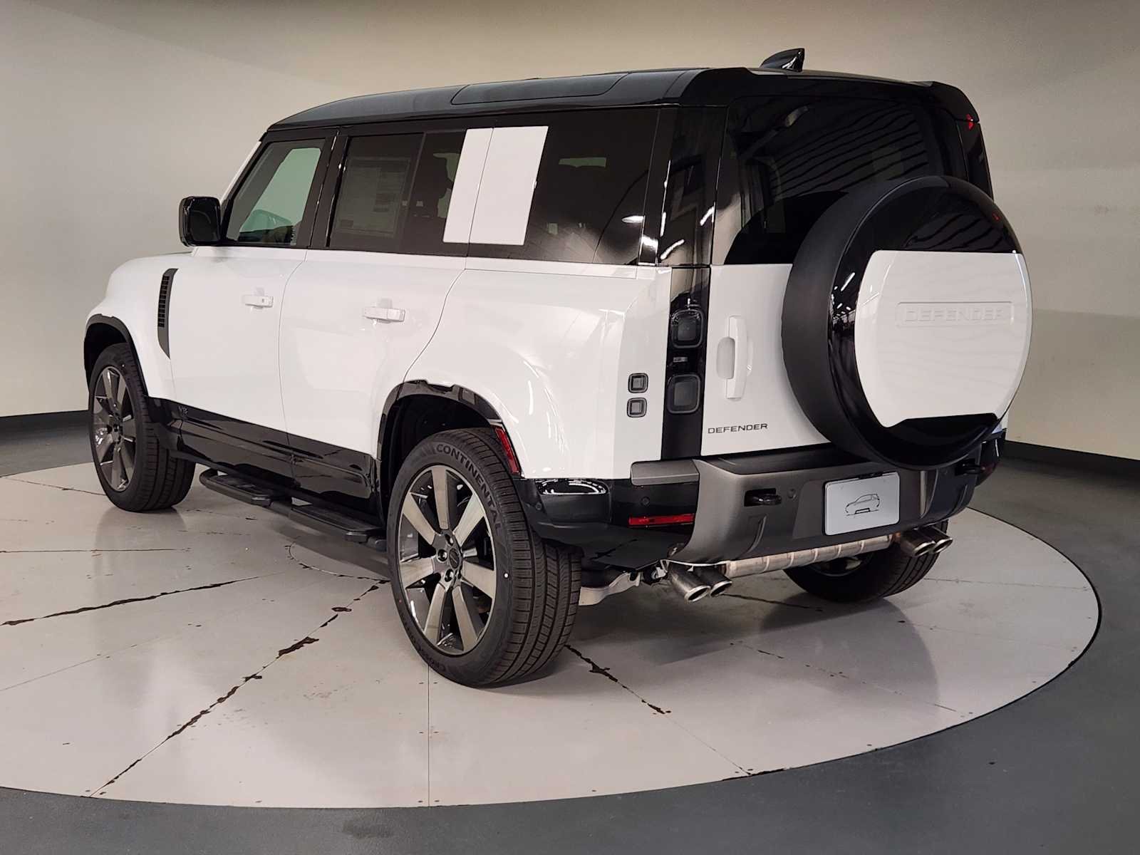 2026 Land Rover Defender V8 - Photo 6