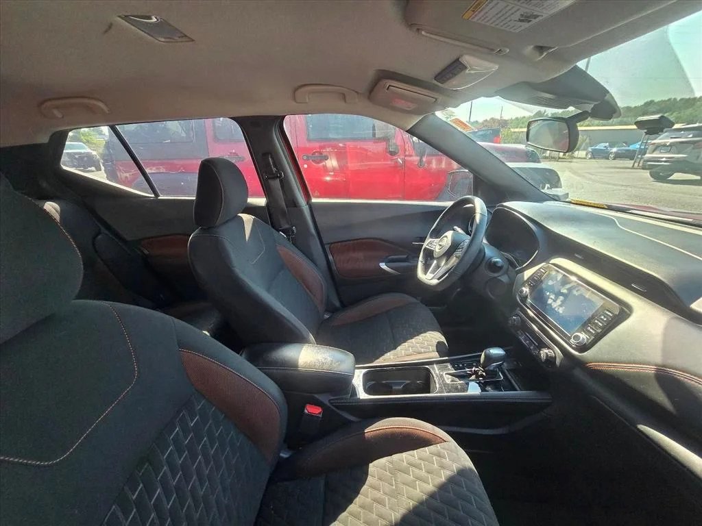 Used 2023 Red Nissan SR image 7