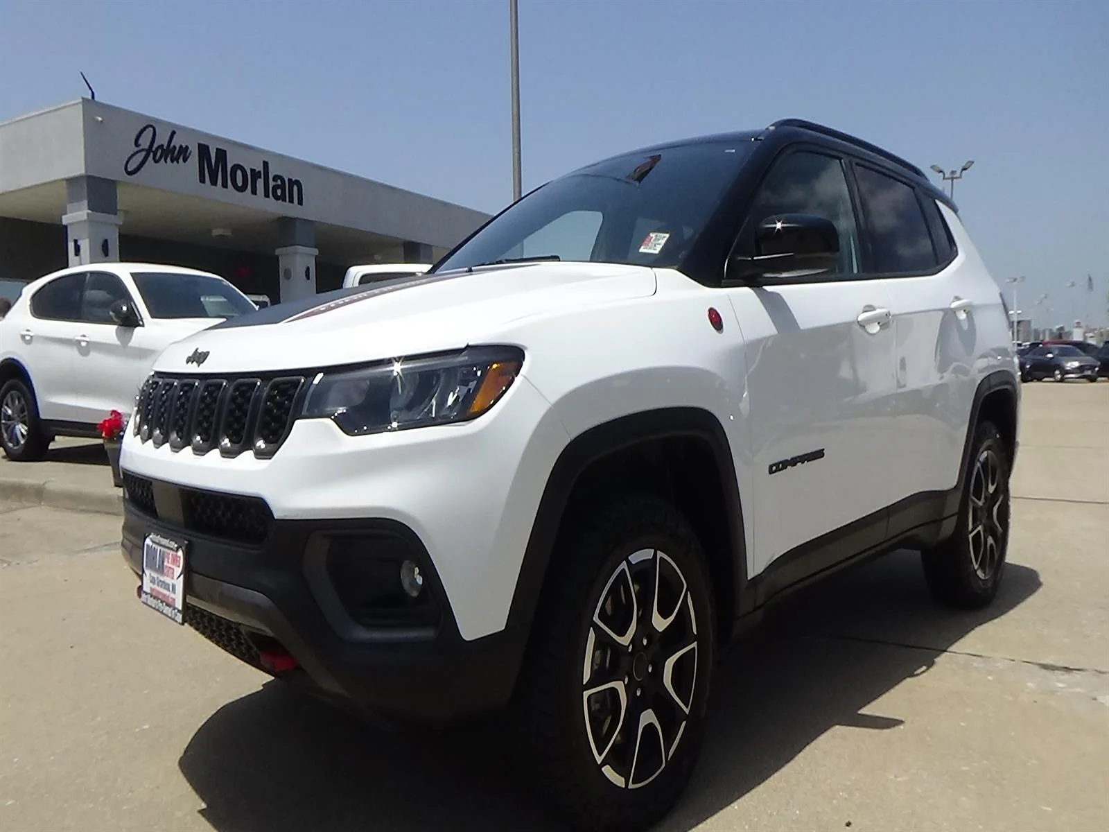 Certified Used 2025 Bright White Clear Coat (pw7) Jeep Trailhawk image 2