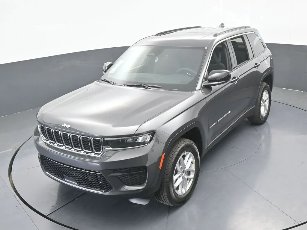 New 2026 Baltic Gray Metallic Clearcoat Jeep Laredo X image 44