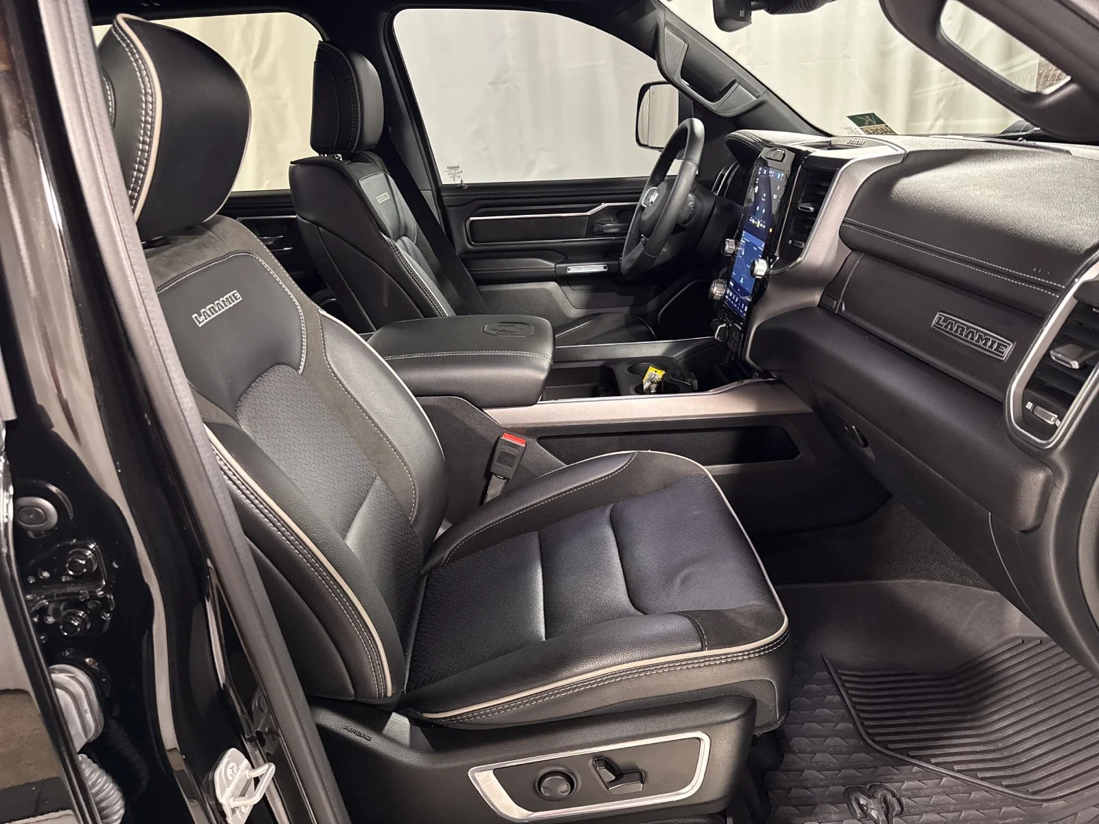 Used 2024 Diamond Black Crystal Pearlcoat Ram Laramie image 22