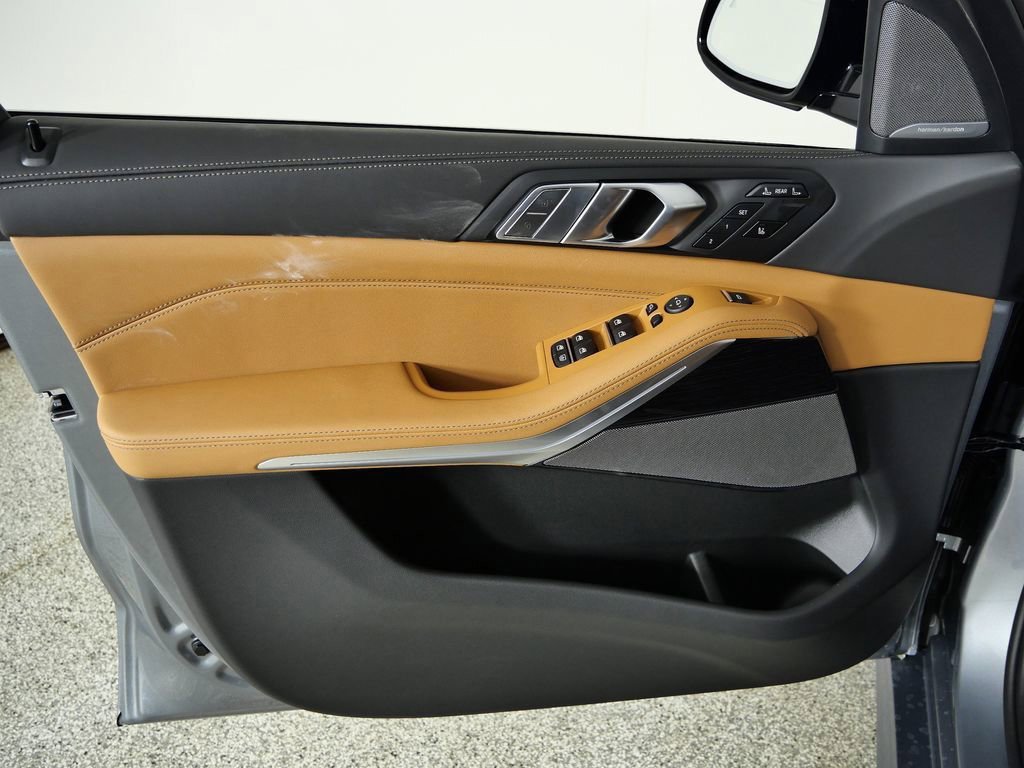 Used 2026 Skyscraper Grey Metallic BMW xDrive40i image 37