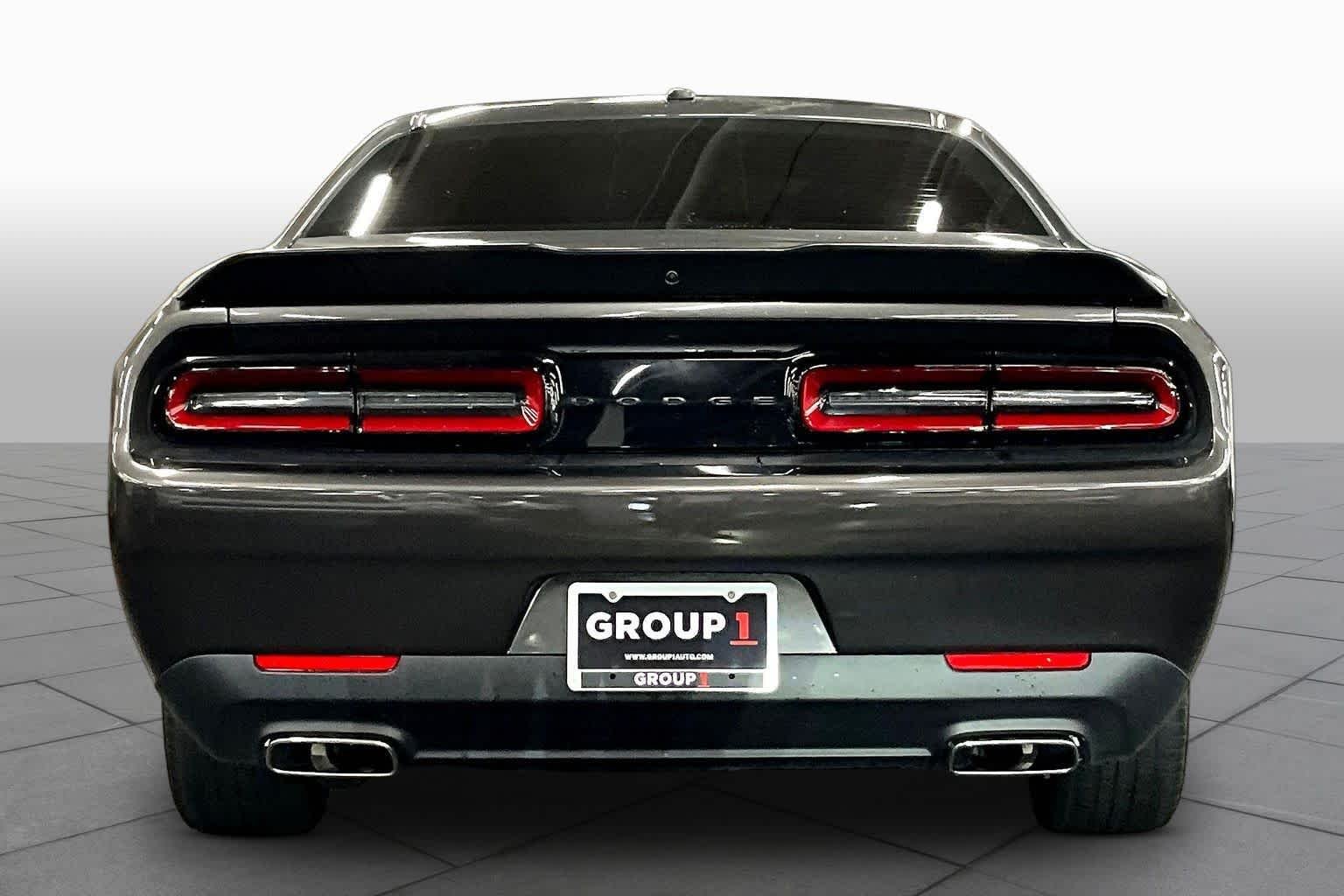 Used 2023 Granite Pearlcoat Dodge SXT image 4