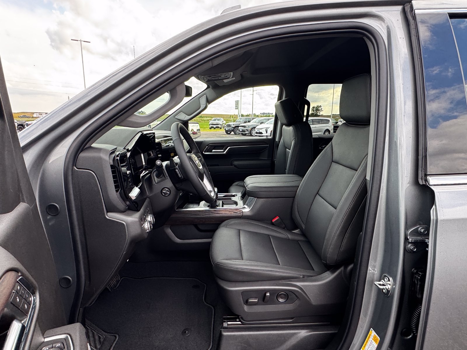 2026 GMC Sierra 1500 SLT - Photo 11