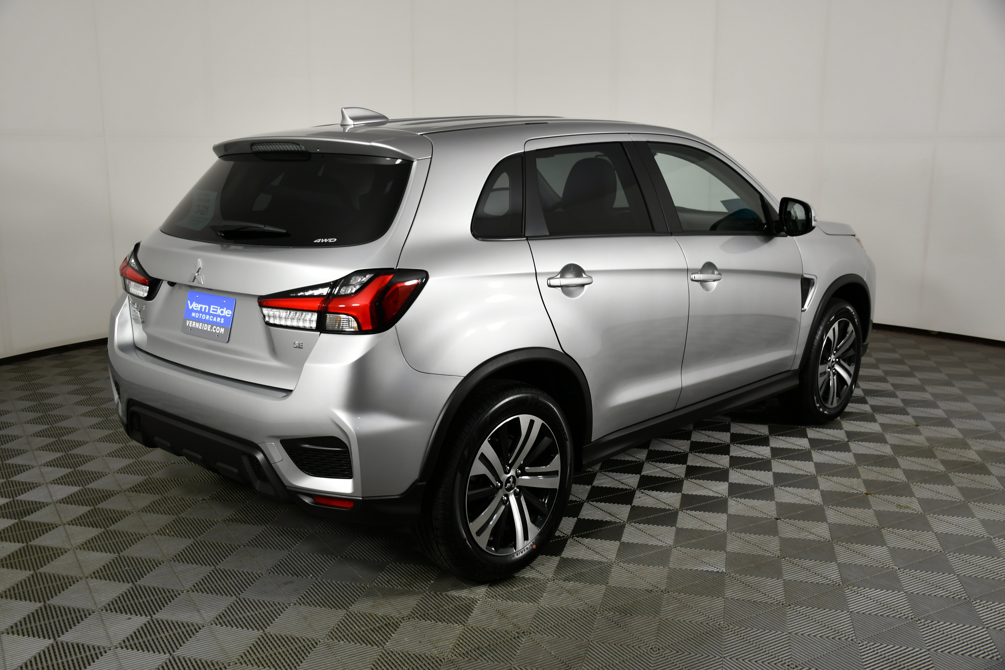 New 2026 Alloy Silver Metallic Mitsubishi SE image 6
