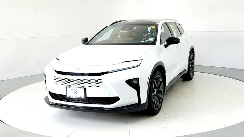 New 2026 Oxygen White Toyota Limited image 2