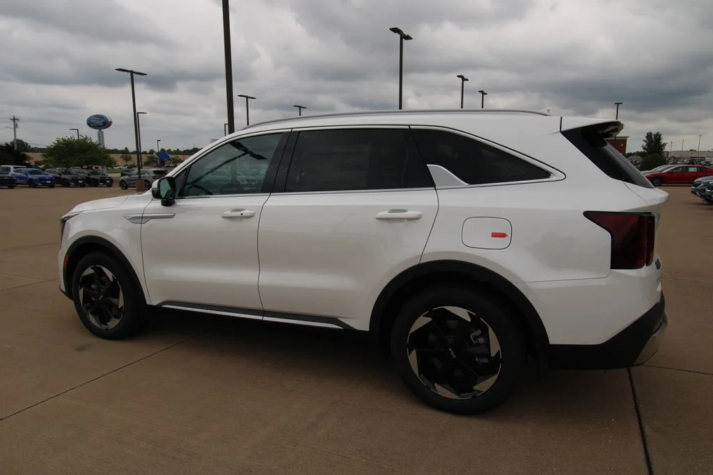 New 2026 Snow White Pearl Kia EX image 18