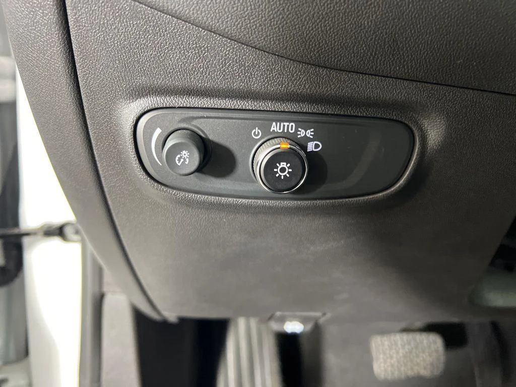 Used 2024 Summit White Chevrolet LT image 12