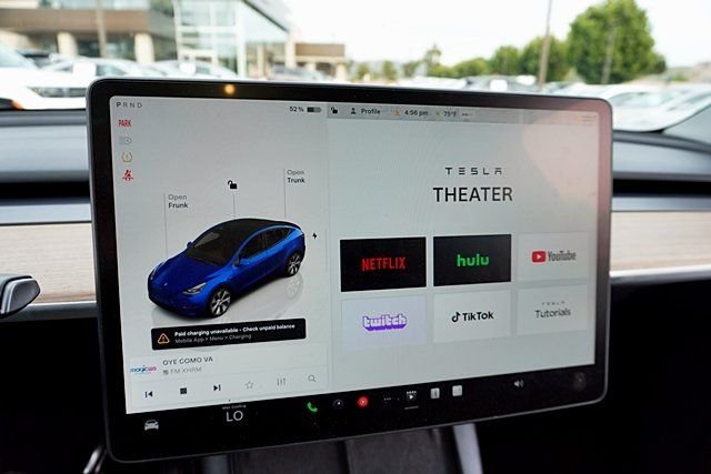 Used 2024  Tesla Long Range image 31