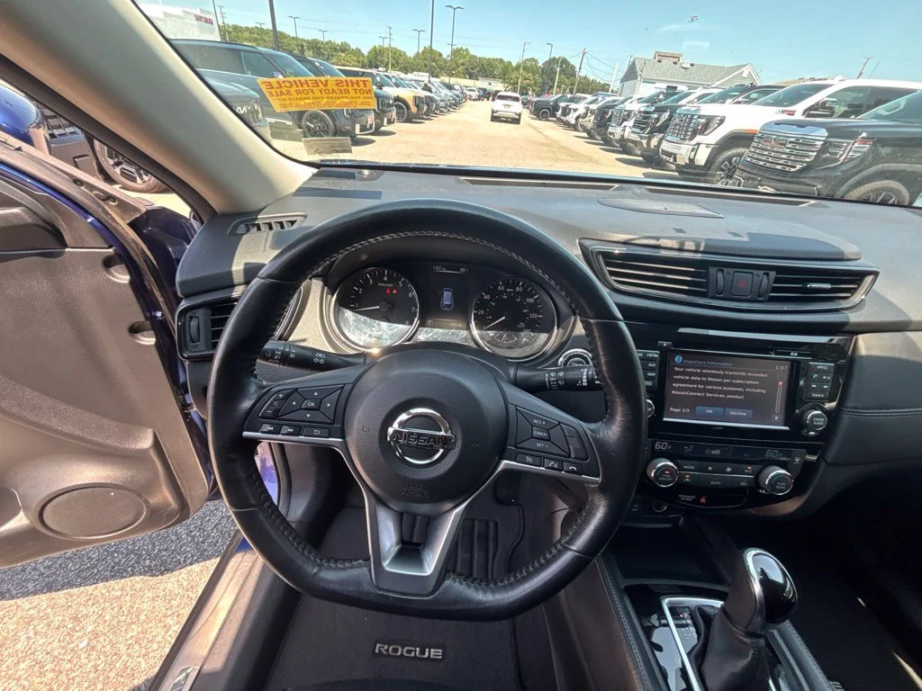 Used 2017 Blue Nissan SL image 13