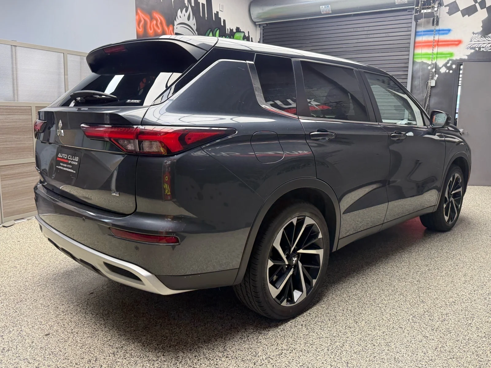 Used 2024 Graphite Gray Metallic (u28) Mitsubishi SE image 6