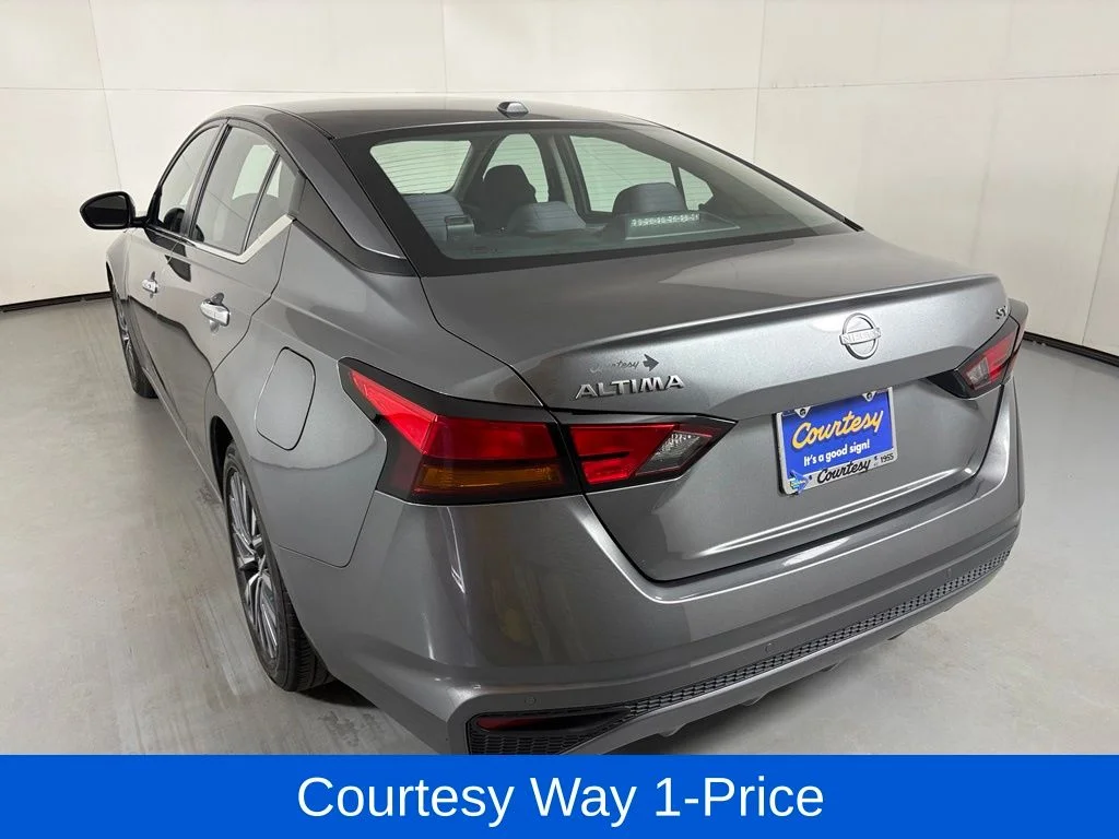 Used 2023 Gray Nissan 2.5 SV image 8