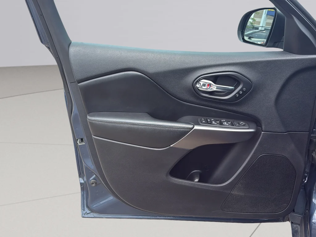 Used 2020 Slate Blue Pearlcoat Jeep Limited image 23