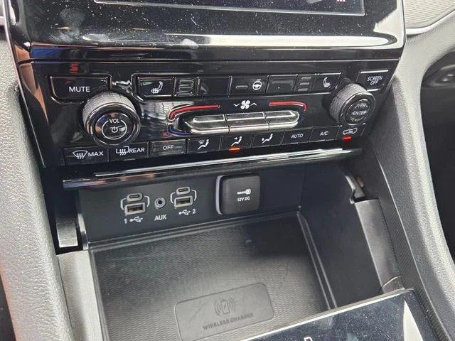 Used 2025 Red Jeep Altitude image 20