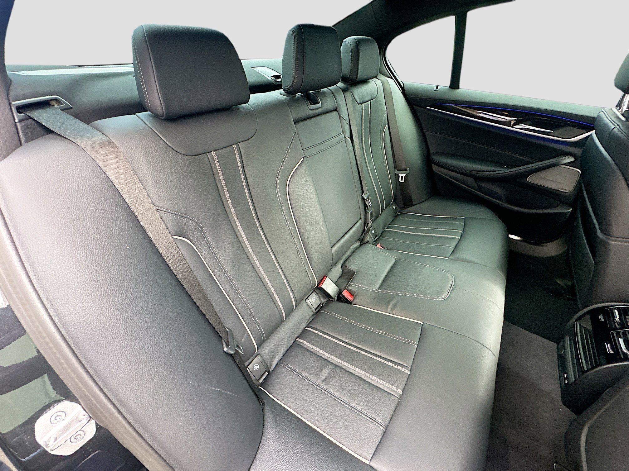 Used 2023 Black Sapphire Metallic BMW M550i xDrive image 23